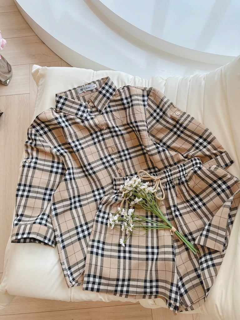 SET KẺ NÂU TAY KHUY MIX SHORT NỮ SẴN