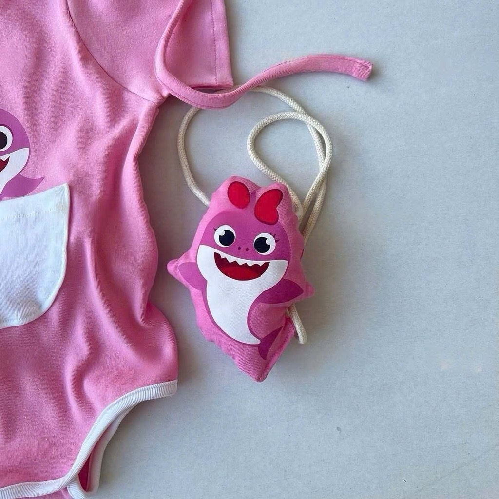 SET CÁ MẬP HỒNG KÈM MŨ BÉ GÁI