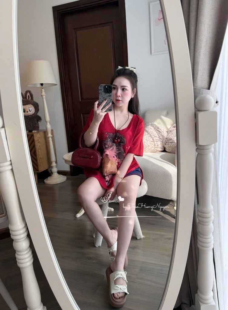 SET BỘ ÁO THUN ĐỎ CÔ GÁI MIX QUẦN CHUN XANH NỮ SẴN