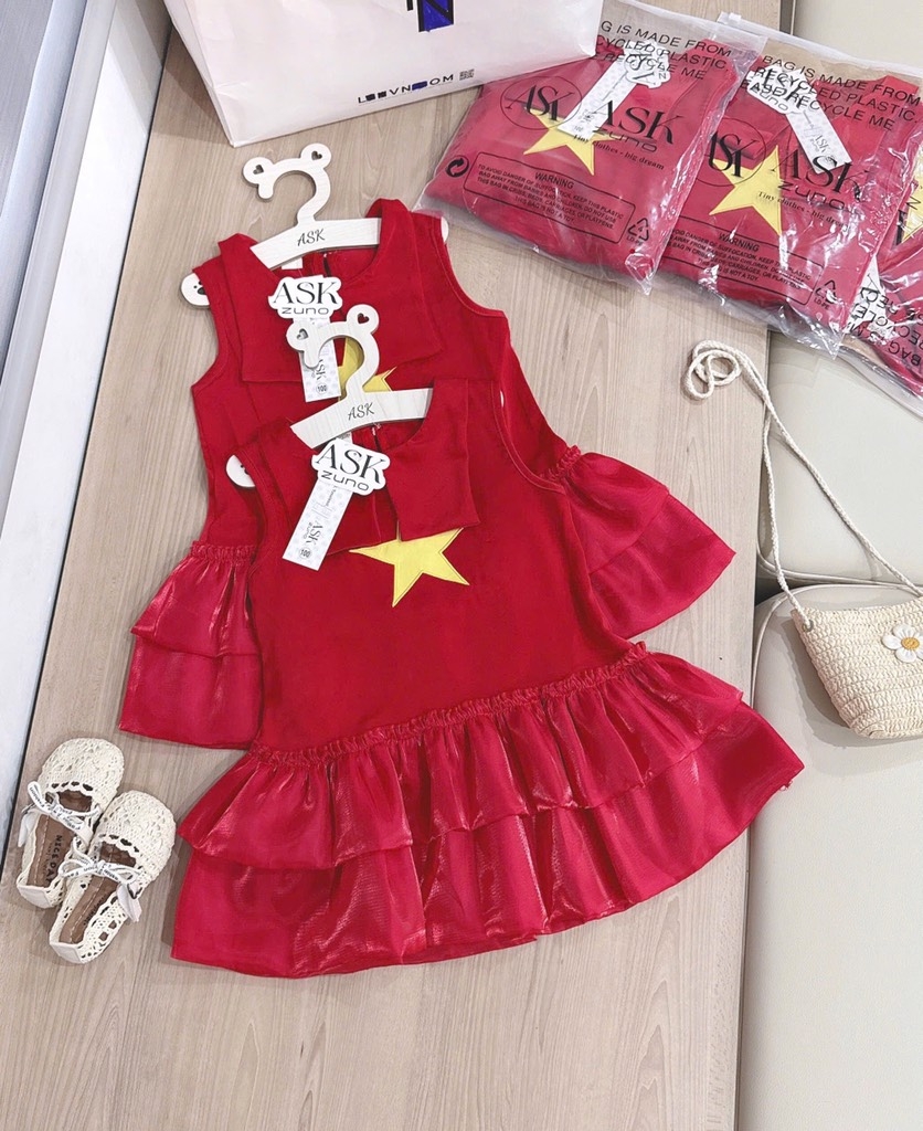 VÁY LỤA THÊU CỜ ĐỎ SAO VÀNG BÉ GÁI SẴN(XẢ 39k)