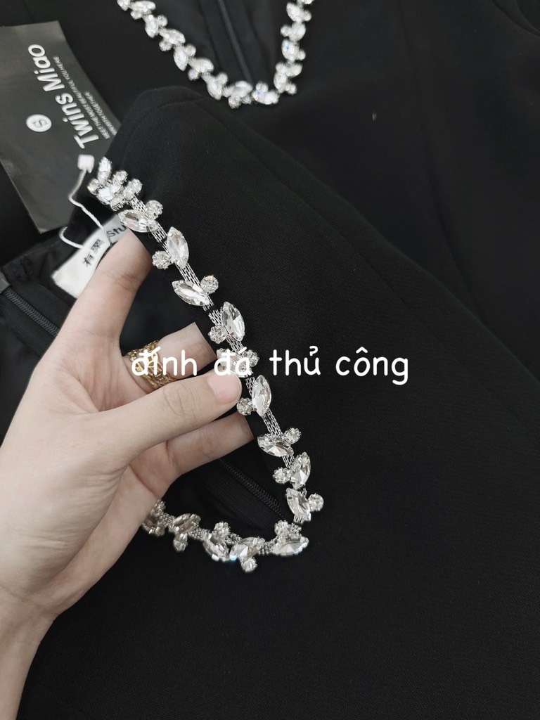 VÁY CỔ V KHÂU ĐÁ CỔ XOÈ NHẸ NỮ SẴN