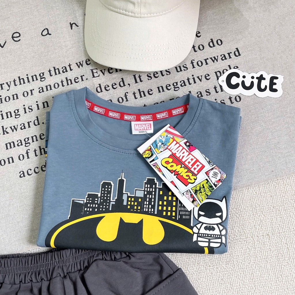 SÉT COTTON BATMAN XANH  PHỐI QUẦN SOOC TÚI HỘP TONE GHI CHO BÉ TRAI
