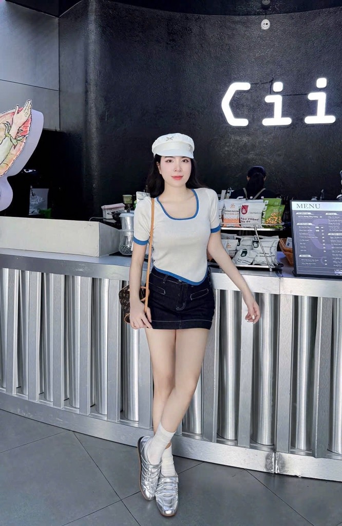 ÁO CỔ VUÔNG VIỀN XANH NỮ