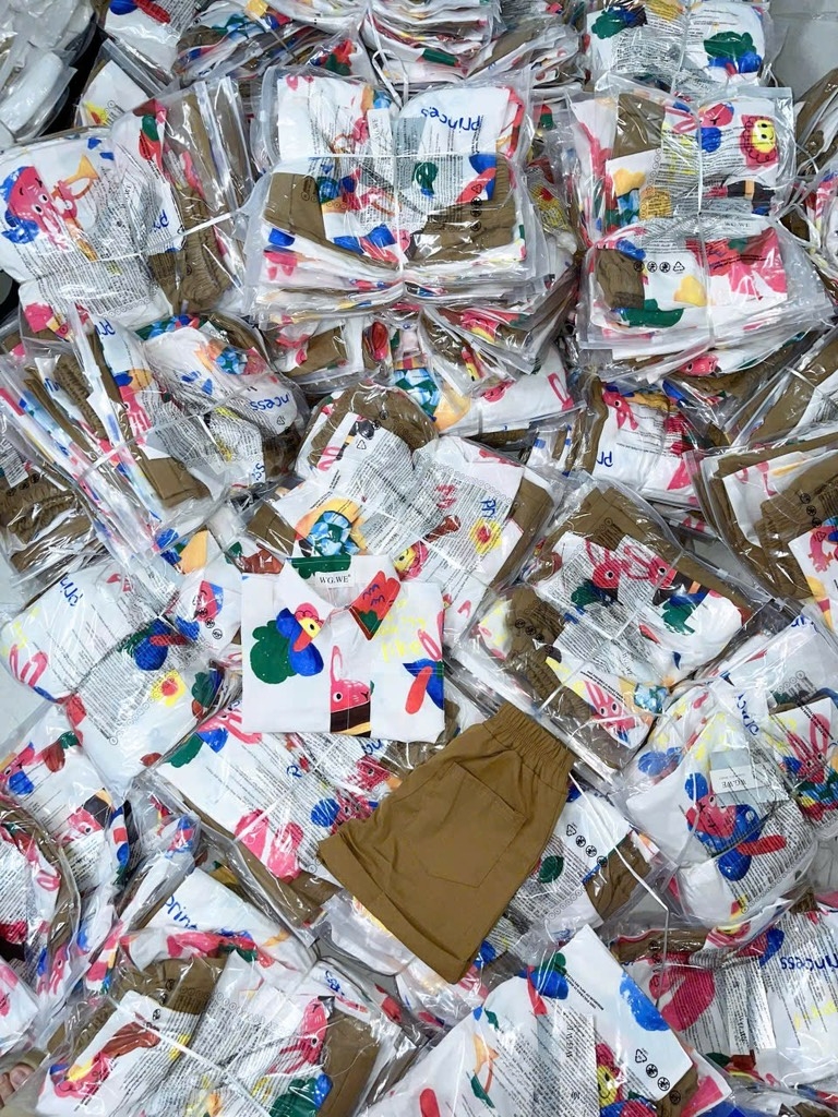 SET ÁO HOA QUẦN NÂU ĐI BIỂN BÉ TRAI