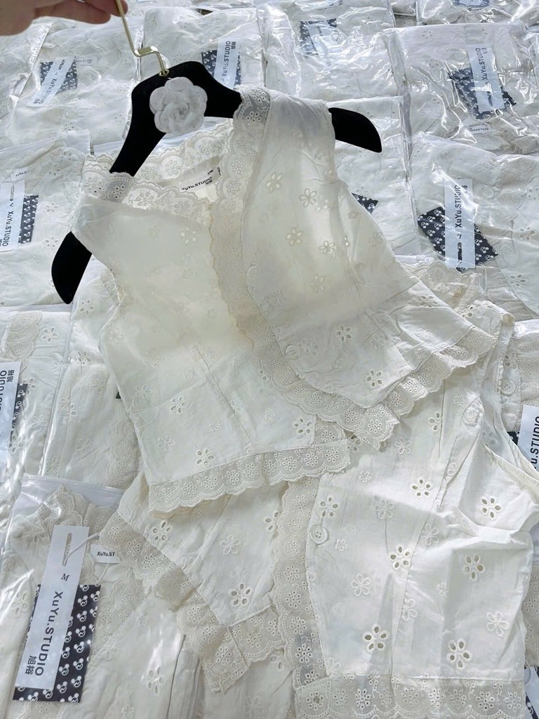 ÁO REN HOA 2 LỚP ĐAI SAU NỮ