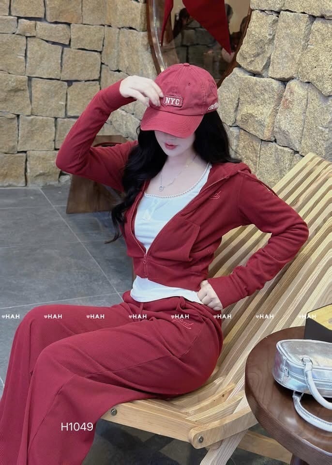 SET BỘ BAD ÁO KHOÁC ĐỎ QUẦN BO NỮ THU ĐÔNG