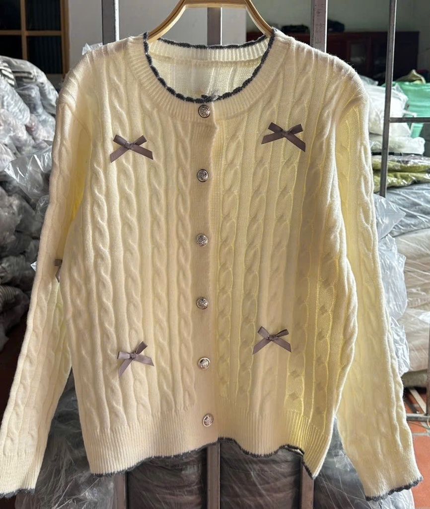 ÁO LEN CARDIGAN MÀU KEM ĐÍNH NƠ NỮ THU ĐÔNG