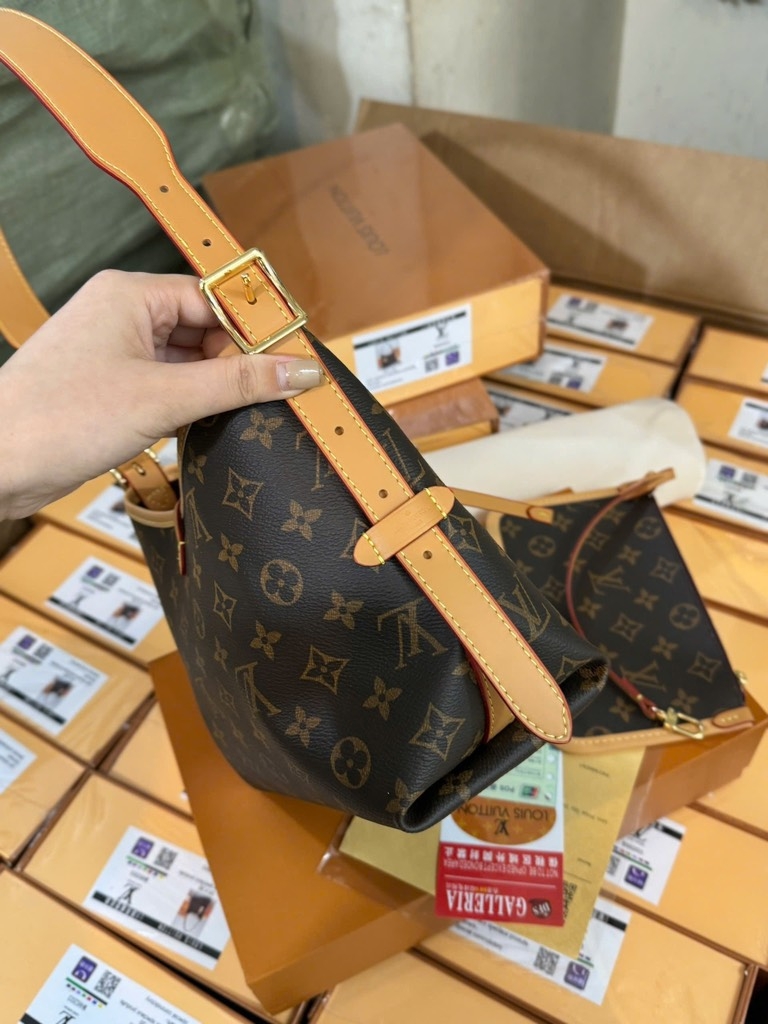TÚI XÁCH - TÚI LV CARRYALL HỘP NAM CHÂM NỮ