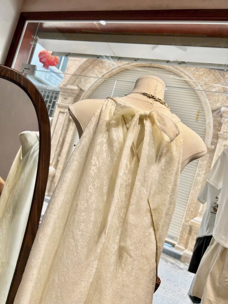 VÁY CỔ YẾM NỮ