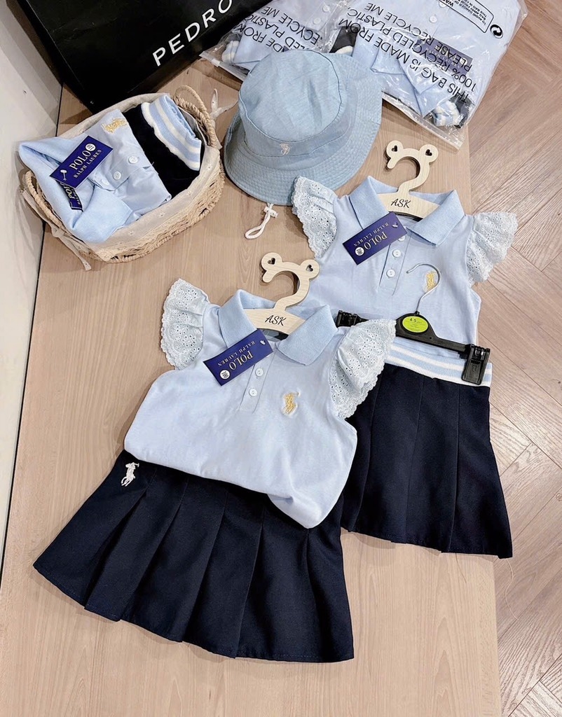 SET VAY POLO THÊU NGỰA XANH KÈM MŨ BÉ GÁI SẴN (SALE 85k)