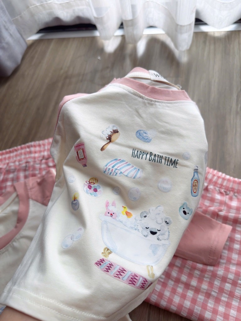 SET DÀI HAPPY BATH TIME QUẦN KẺ HỒNG MẸ VÀ BÉ SẴN