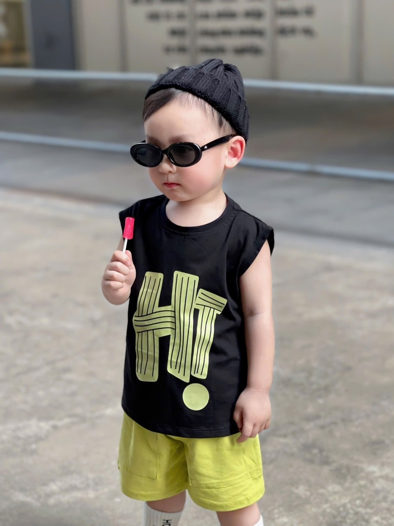 SET ÁO ĐEN QUẦN VÀNG BÉ TRAI ( SALE 49k )