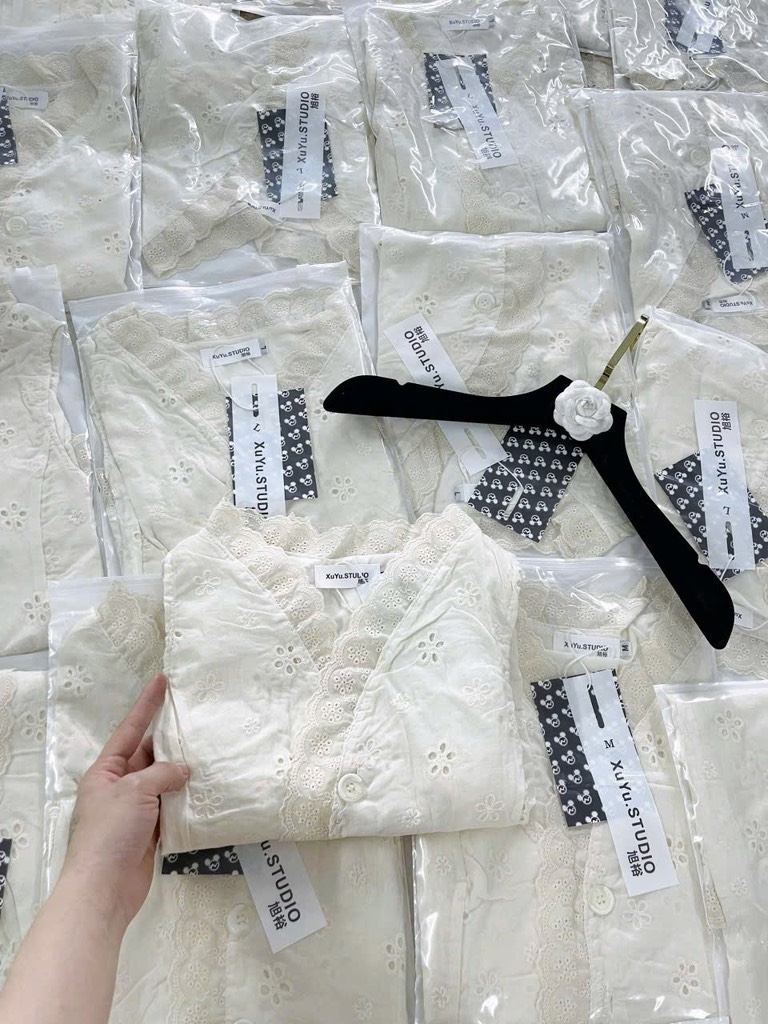 ÁO REN HOA 2 LỚP ĐAI SAU NỮ