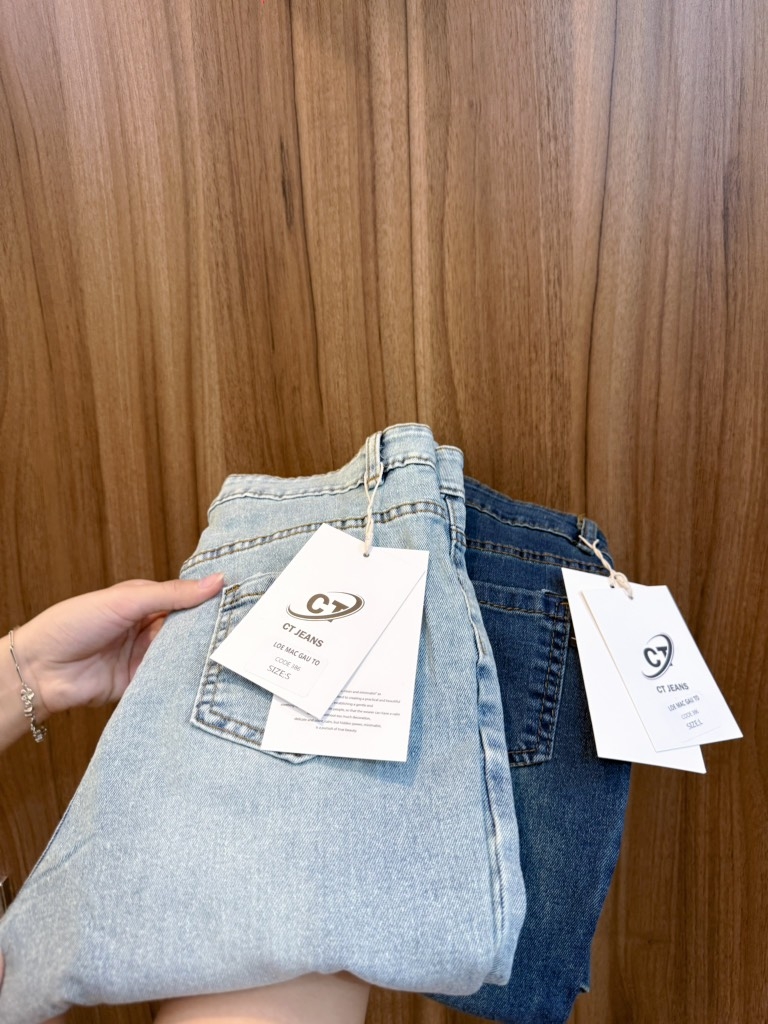 QUẦN BÒ NỮ ỐNG LOE MÁC DA 2 MÀU SẴN