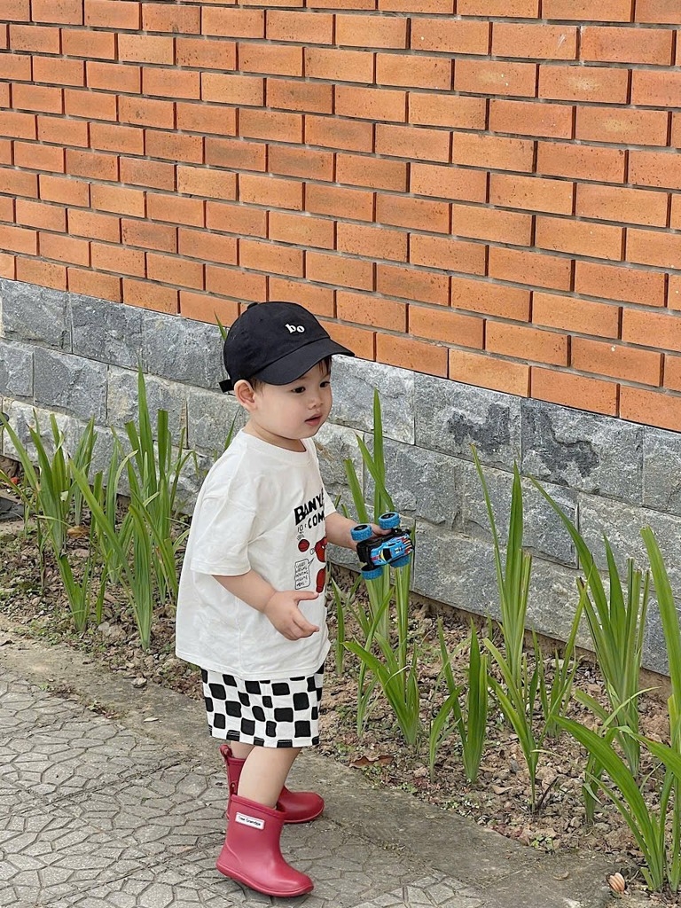 SET BỘ ÁO TRẮNG QUẦN KẺ ĐEN CARO BÉ TRAI