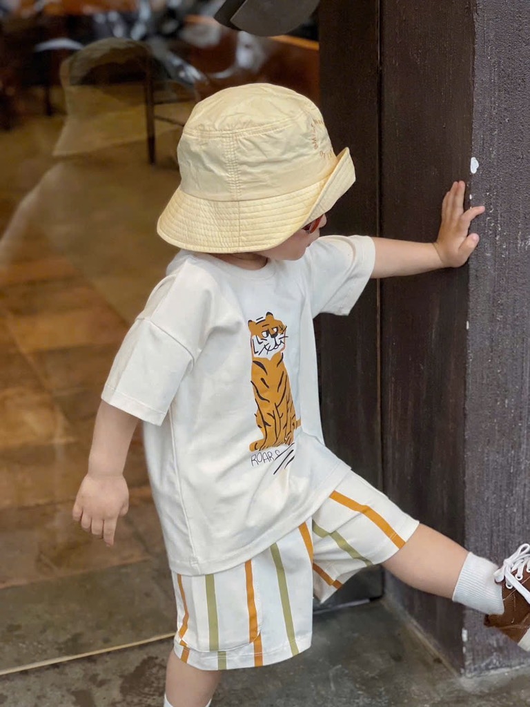 SET CỘC ÁO IN HỔ QUẦN SỌC KẺ BÉ TRAI(SALE 65k)