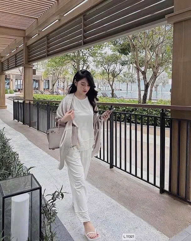 SÉT BỘ ĐŨI TRẮNG ÁO SÁT NÁCH QUẦN SUÔNG NỮ SẴN