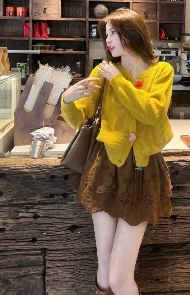 ÁO LEN 2 MÀU VÀNG TRẮNG CÚC TIM DÀI TAY NỮ