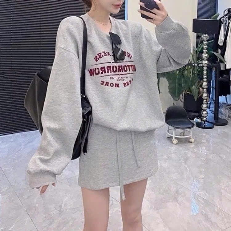 SET CHÂN VÁY UMI XÁM KÈM KHĂN ĐỎ NỮ THU ĐÔNG SẴN