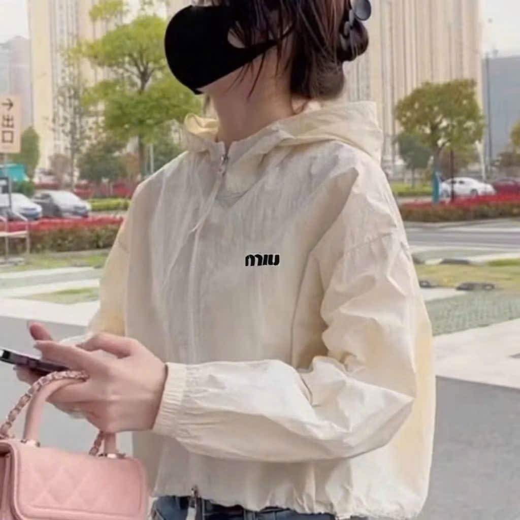 ÁO GIÓ LOGO MIU 4 MÀU NỮ THU ĐÔNG