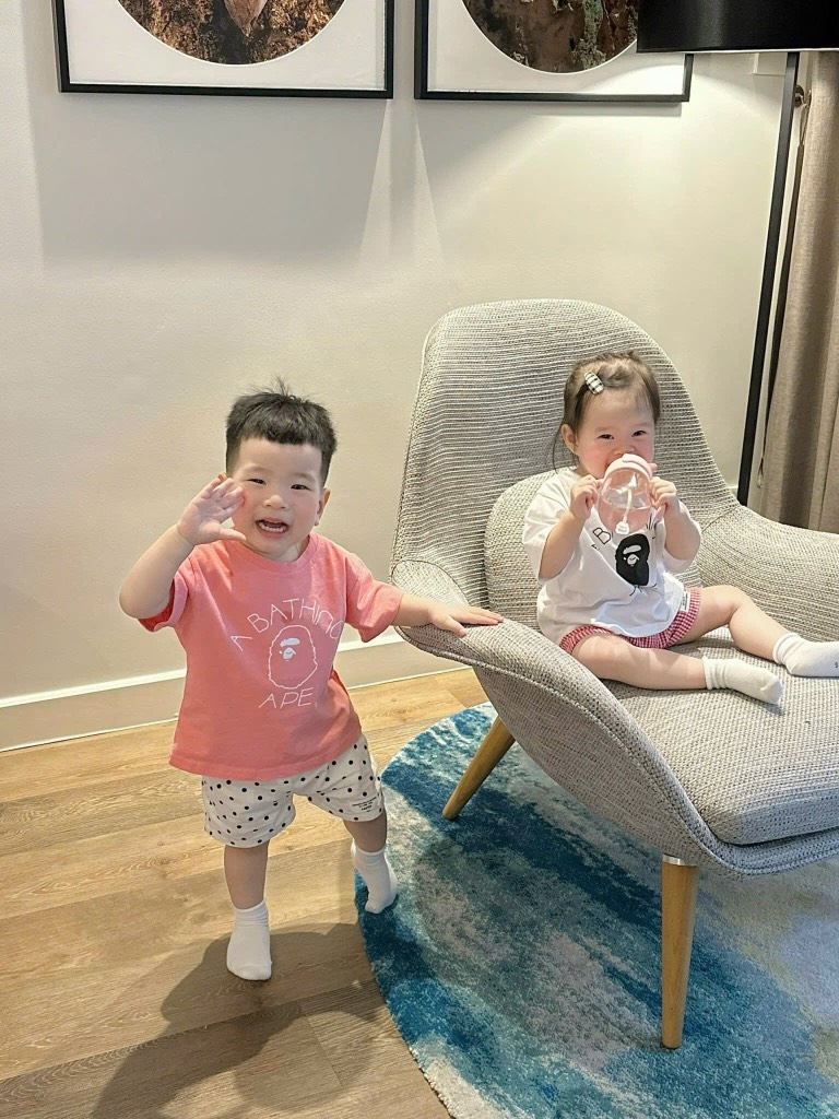 SET 2 BỘ HỒNG TRẮNG ABATHING APE BÉ TRAI BÉ GÁI (XẢ 79k)