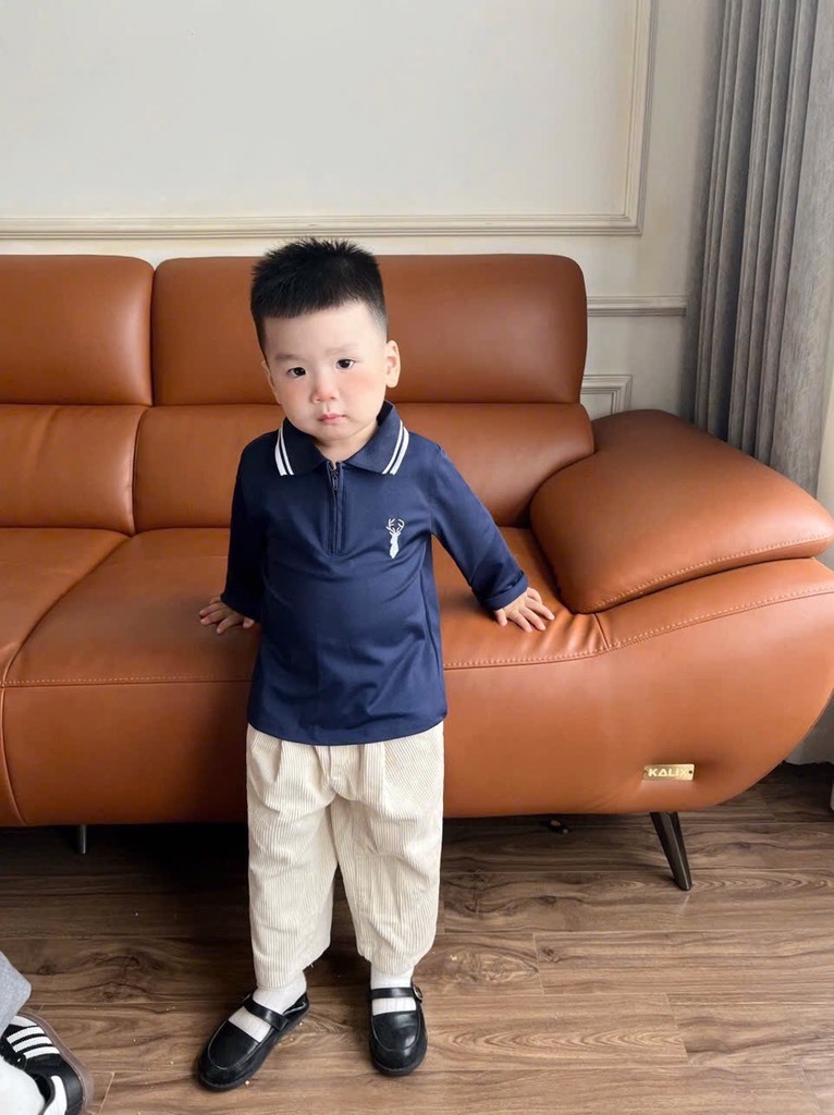 SET 2 ÁO DÀI TAY CỔ TRỤ KHOÁ TRẮNG THAN THÊU CHO BÉ TRAI
