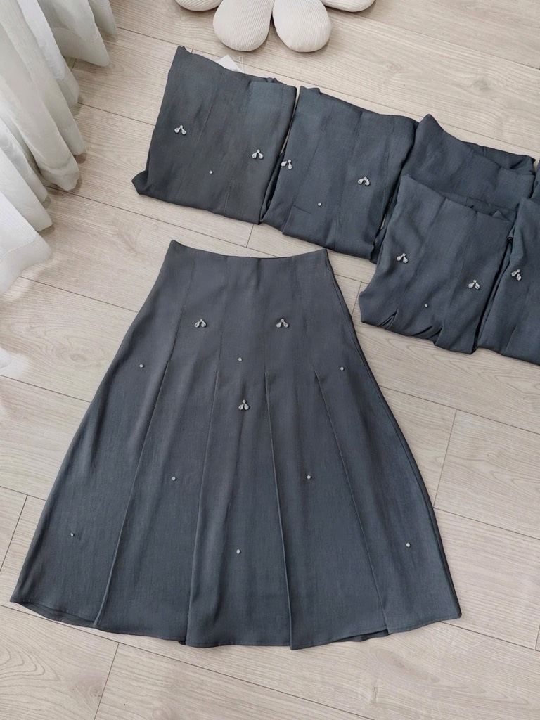 CHÂN VÁY XẾP LI ĐÍNH ĐÁ NỮ SẴN(XẢ 65k)