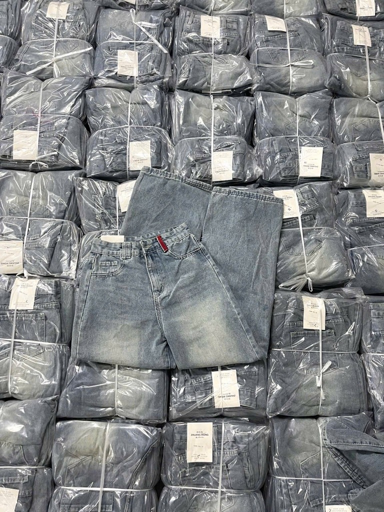 QUẦN SUÔNG JEAN NỮ PHỐI ĐỈA ĐỎ SẴN