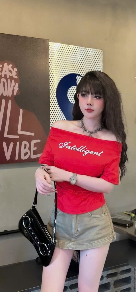 ÁO TRỄ VAI IN CHỮ SIÊU HOT NỮ