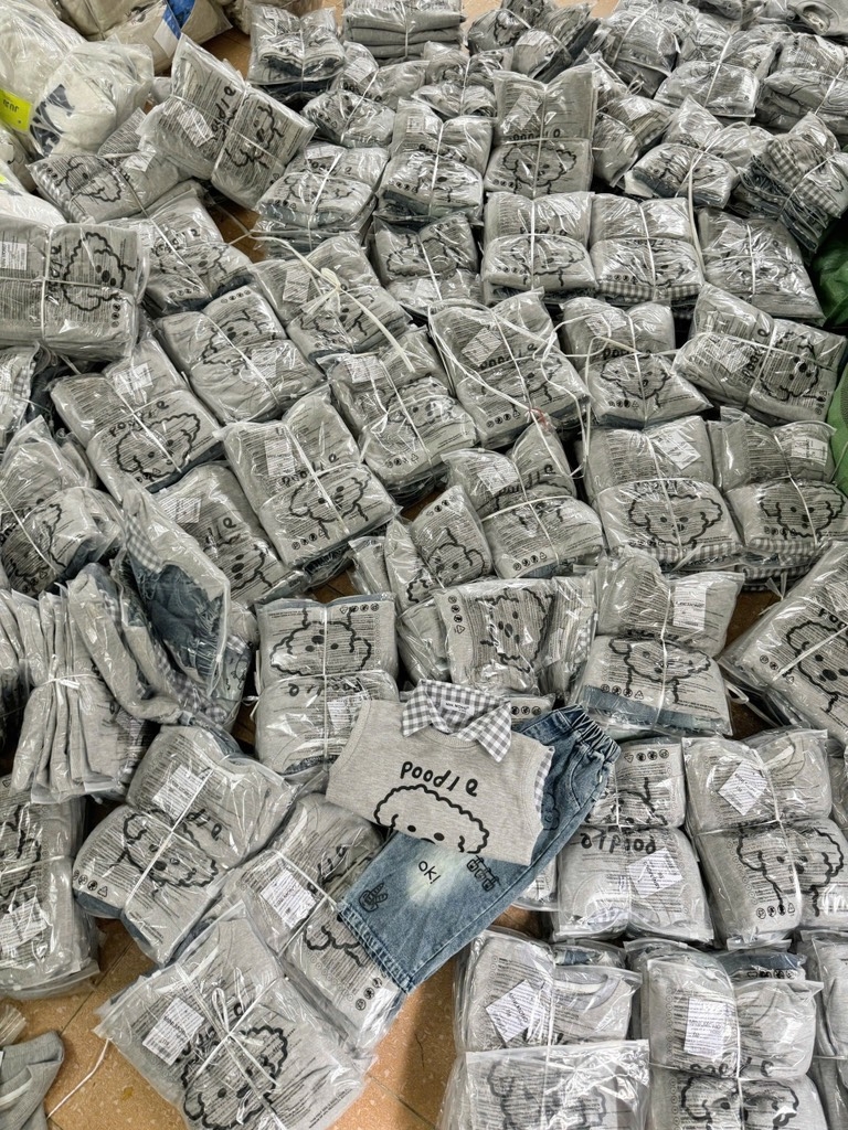 SET DÀI ÁO KẺ MIX GHILE XÁM QUẦN BÒ BÉ TRAI