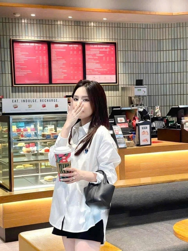 SƠ MI THÊU GẤU WHO TRẮNG NỮ(XẢ 89k)