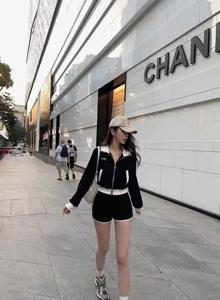 SET ÁO KÉO KHOÁ DÀI TAY QUẦN ĐÙI VIỀN TRẮNG NỮ THU ĐÔNG