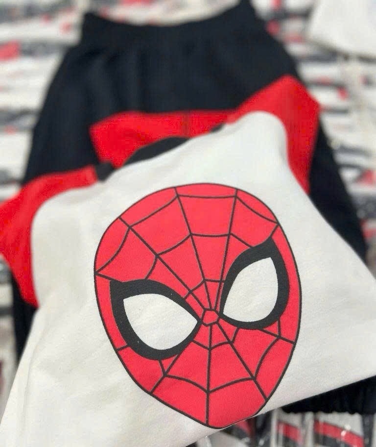 BỘ NHỆN MARVEL DÀI TAY ÁO TRẮNG RAGLAG ĐỎ QUẦN NỈ ĐEN CHO BÉ TRAI