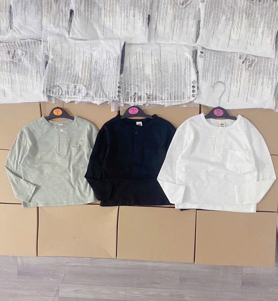 SET 2 ÁO XƯỚC CỔ TRỤ TÚI TRƯỚC DÀI TAY BÉ TRAI