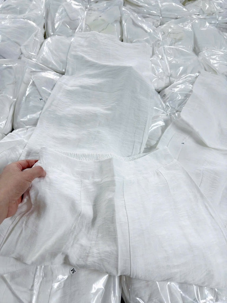 SÉT BỘ ĐŨI TRẮNG DÀI CỔ BẺ NỮ SẴN (TĂNG GIÁ)