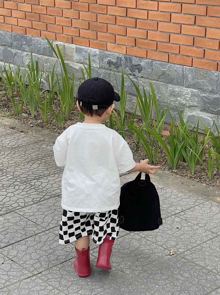 SET BỘ ÁO TRẮNG QUẦN KẺ ĐEN CARO BÉ TRAI