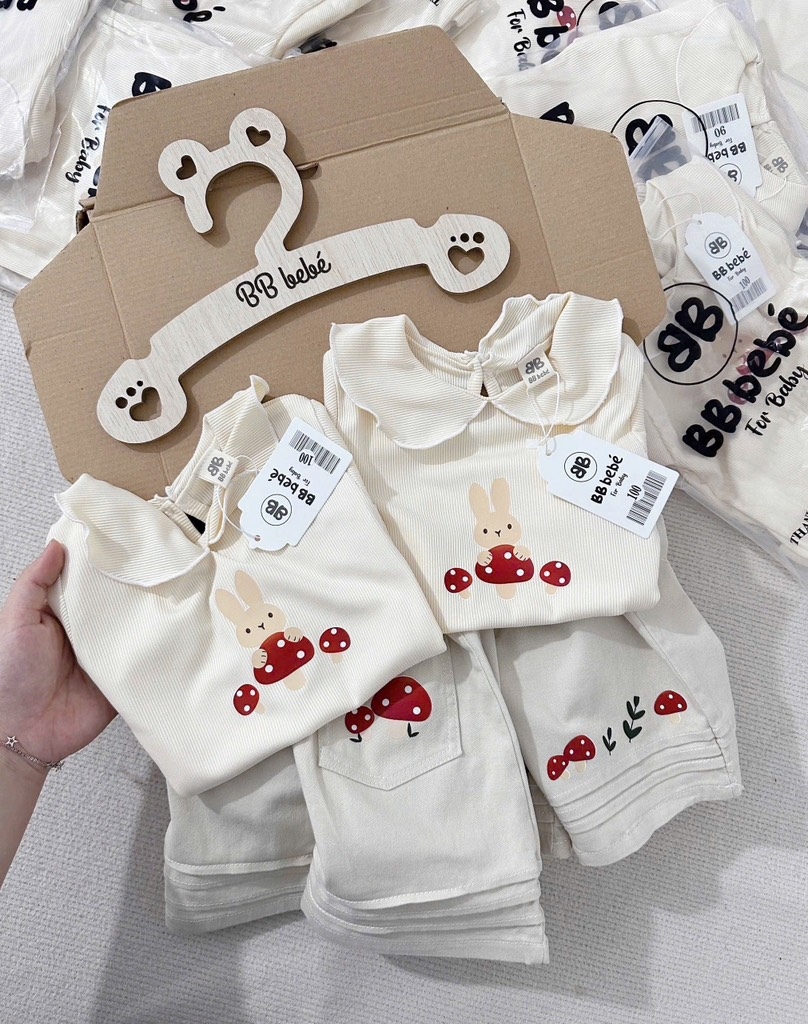 SET ÁO TĂM CỔ SEN PHỐI QUẦN KAKI BÉ GÁI SẴN(XẢ 74k)