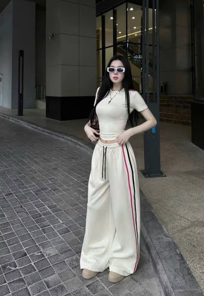 SÉT THỂ THAO ÁO ZÍP QUẦN SUÔNG CHẠY SỌC UMI DẺO NỮ SẴN (SALE 109k)