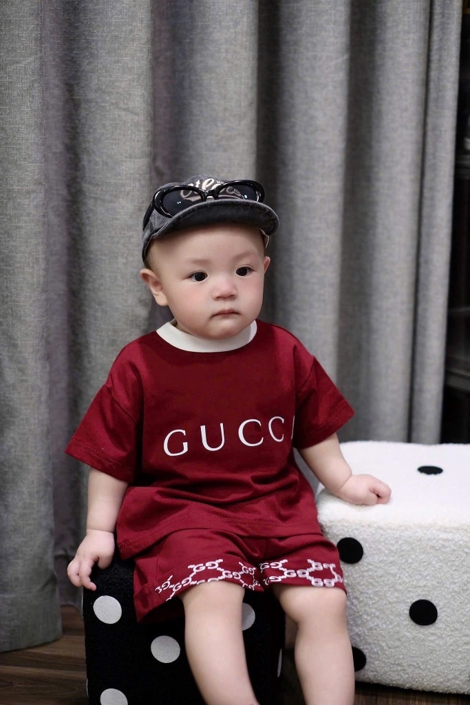 SET BỘ GU.CCI ĐỎ ĐÔ PHỐI CỔ TRẮNG CHO BÉ YÊU NEW(XẢ 39k)