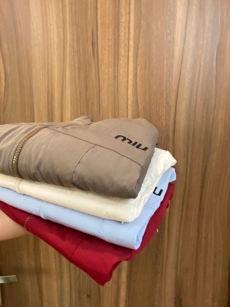 ÁO GIÓ LOGO MIU 4 MÀU NỮ THU ĐÔNG SẴN (SALE 85k)
