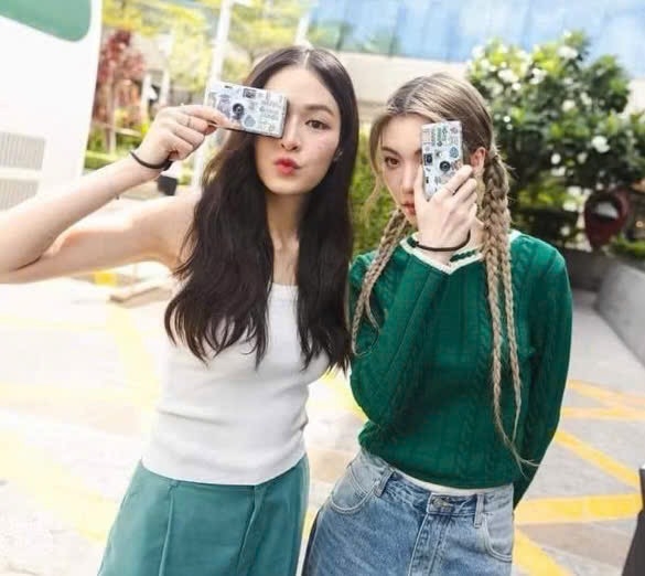 ÁO LEN XANH CỔ TIM VIỀN TRẮNG NỮ THU ĐÔNG SẴN