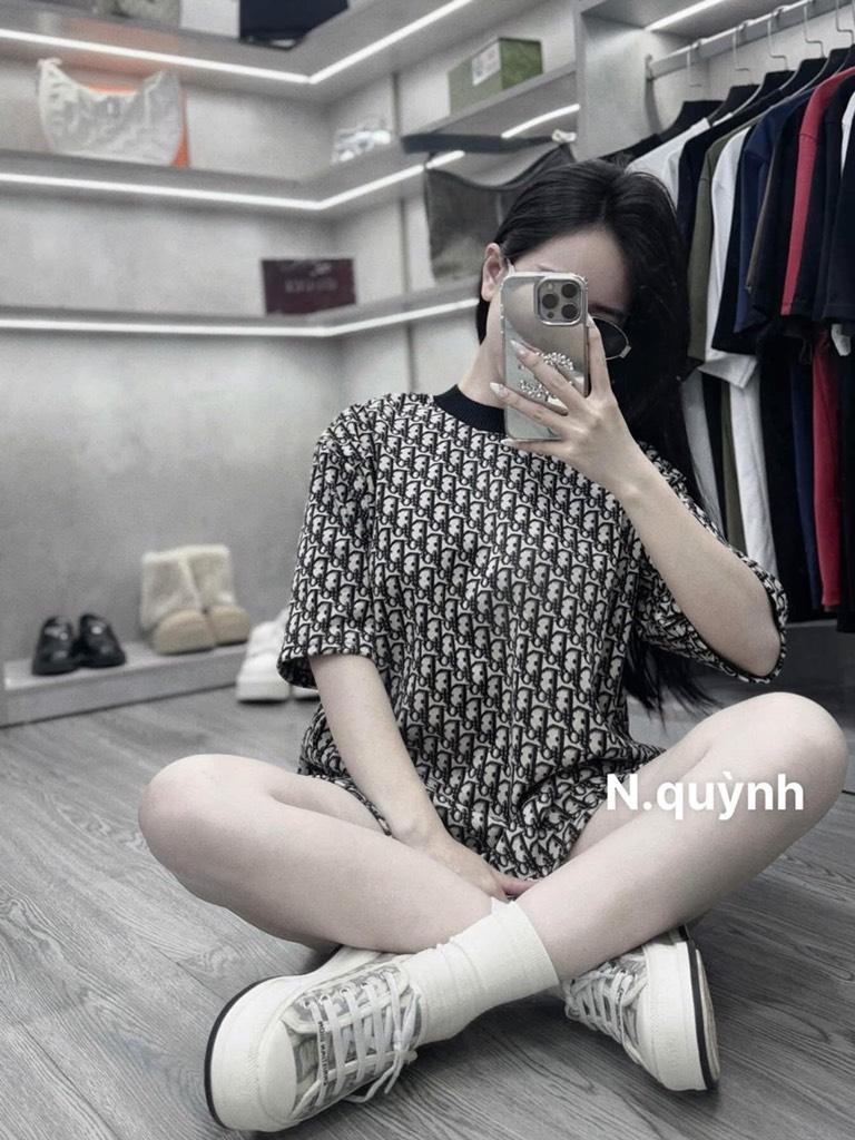 ÁO THUN L.V CỔ TRÒN TAY NGẮN SIÊU SANG NỮ SẴN (XẢ 75k)