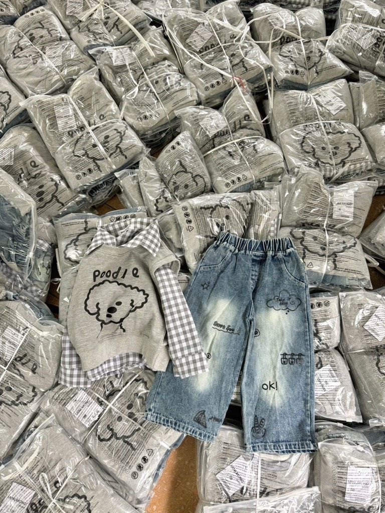 SET DÀI ÁO KẺ MIX GHILE XÁM QUẦN BÒ BÉ TRAI