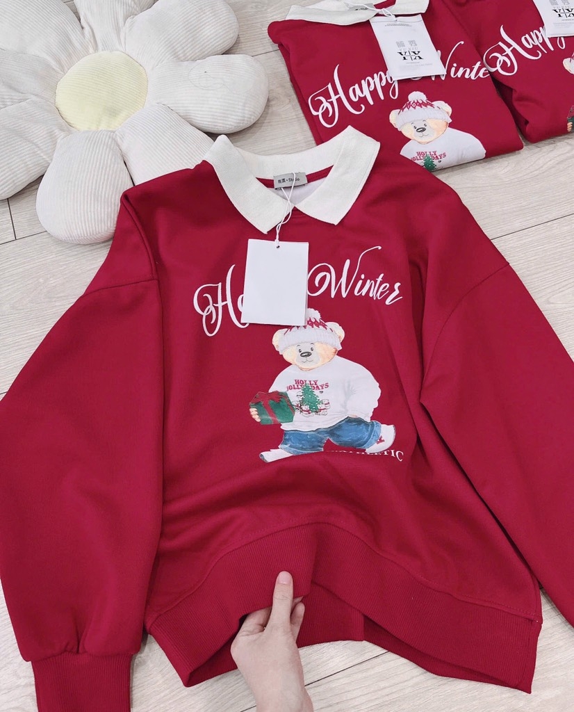 ÁO NỈ ĐỎ PHỐI CỔ WHOAU HOLIDAY NỮ THU ĐÔNG SẴN