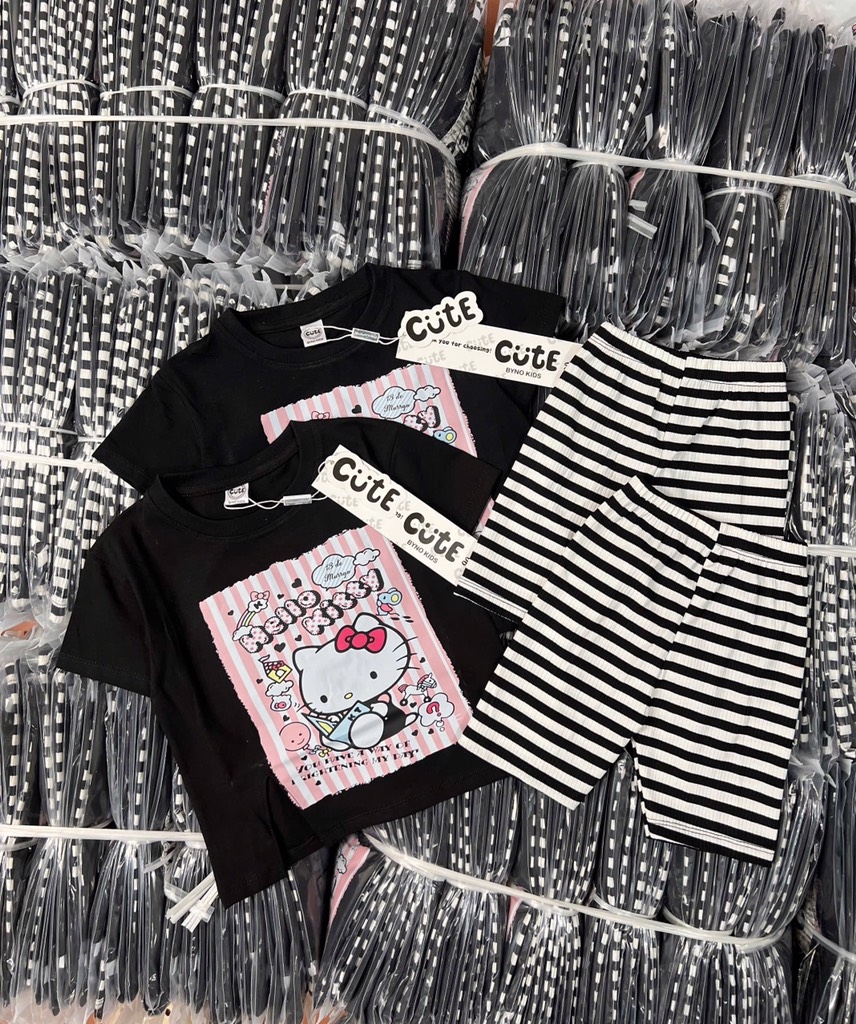 SET BỘ COTTON HELLO KITTY ĐEN MIX QUẦN LEGGING KẺ CHO BÉ GÁI