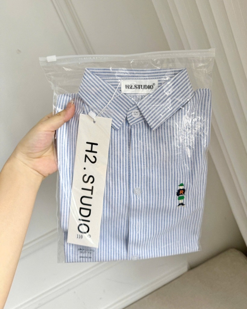ÁO SƠ MI KẺ XANH COVER ROY BÉ TRAI SẴN(Xả 55k))