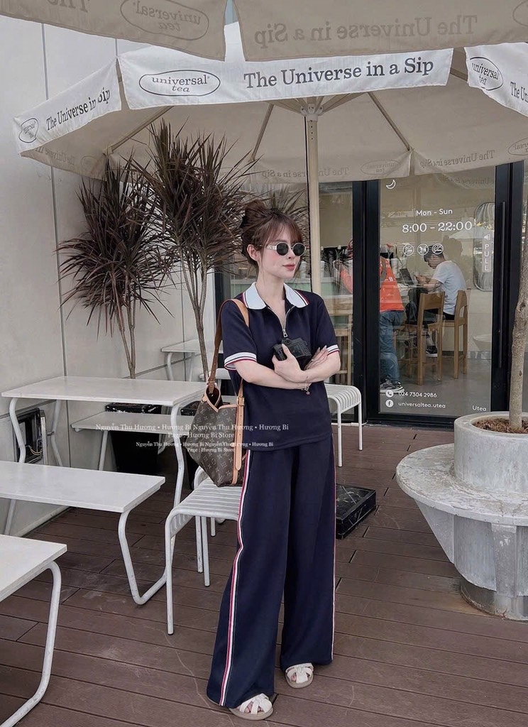 SET THAN POLO PHỐI QUẦN DÀI KẺ ĐỎ NỮ SẴN