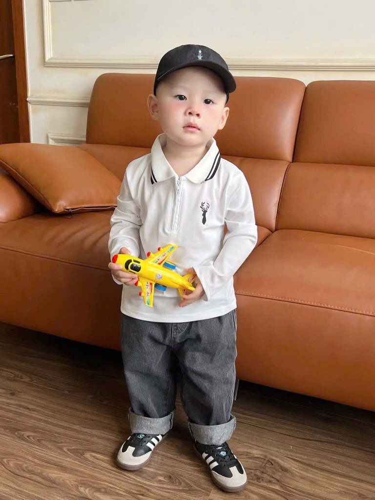 SET 2 ÁO DÀI TAY CỔ TRỤ KHOÁ TRẮNG THAN THÊU CHO BÉ TRAI