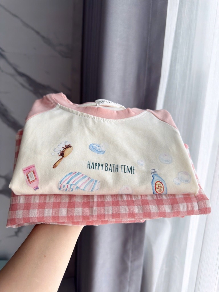 SET DÀI HAPPY BATH TIME QUẦN KẺ HỒNG MẸ VÀ BÉ SẴN