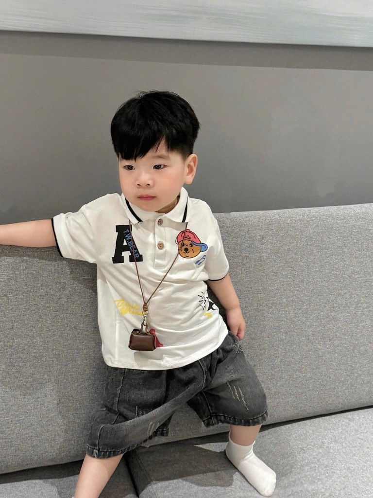 SÉT ÁO POLO GẤU WHO.AU QUẦN SHORT JEAN KHÓI BÉ TRAI NEW( xả 79k)